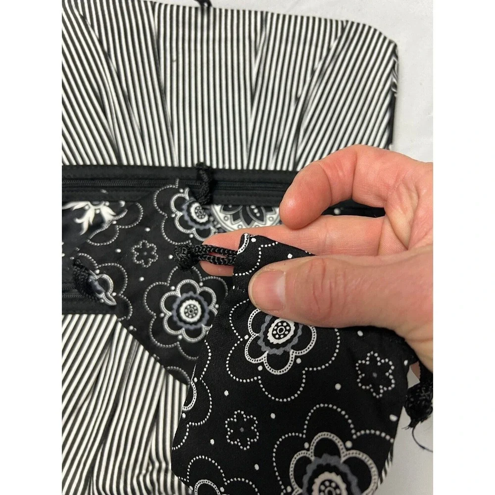 Thirty-One Jewelry Roll with Pouches 201A‎ Onyx Medallion Travel Organizer